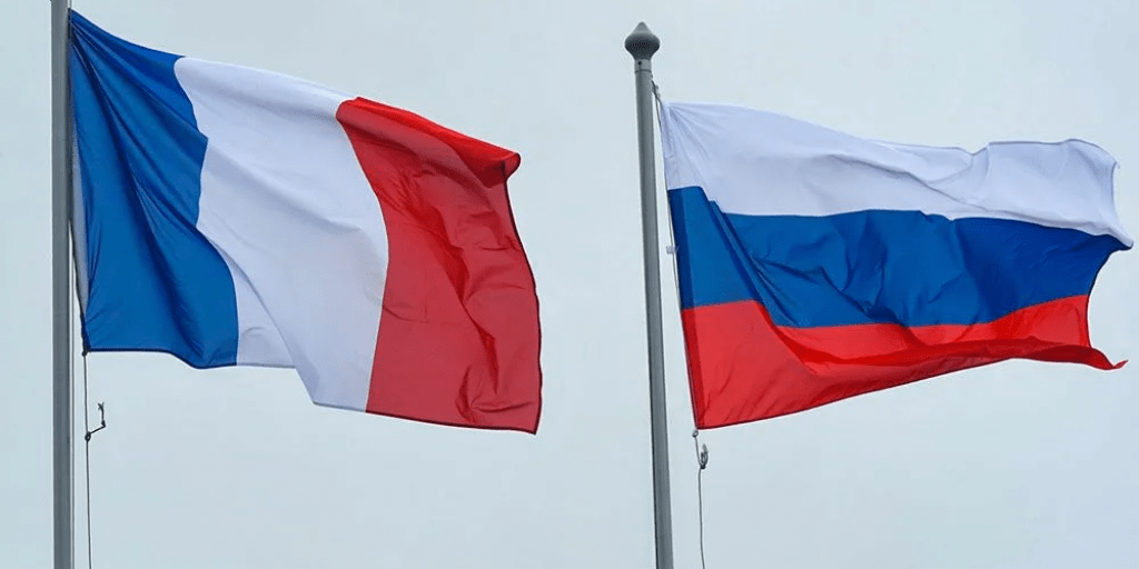 МИД России лихо проехался по болевой точке Франции в ответ на критику Спутника V
