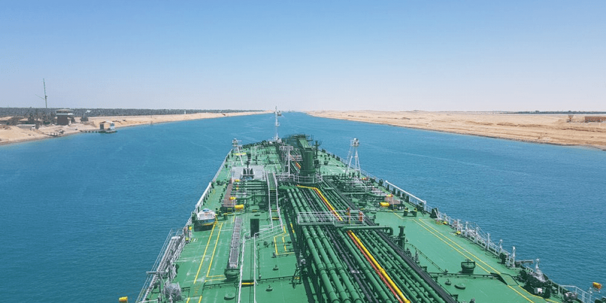 Флотилия танкеров с российской нефтью идёт в Азию через Суэцкий канал