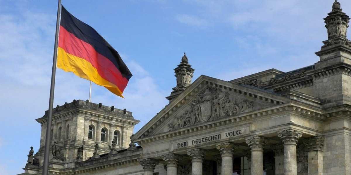 FP: Германия выступает против «унижения» России и ведет с ней переговоры по Украине