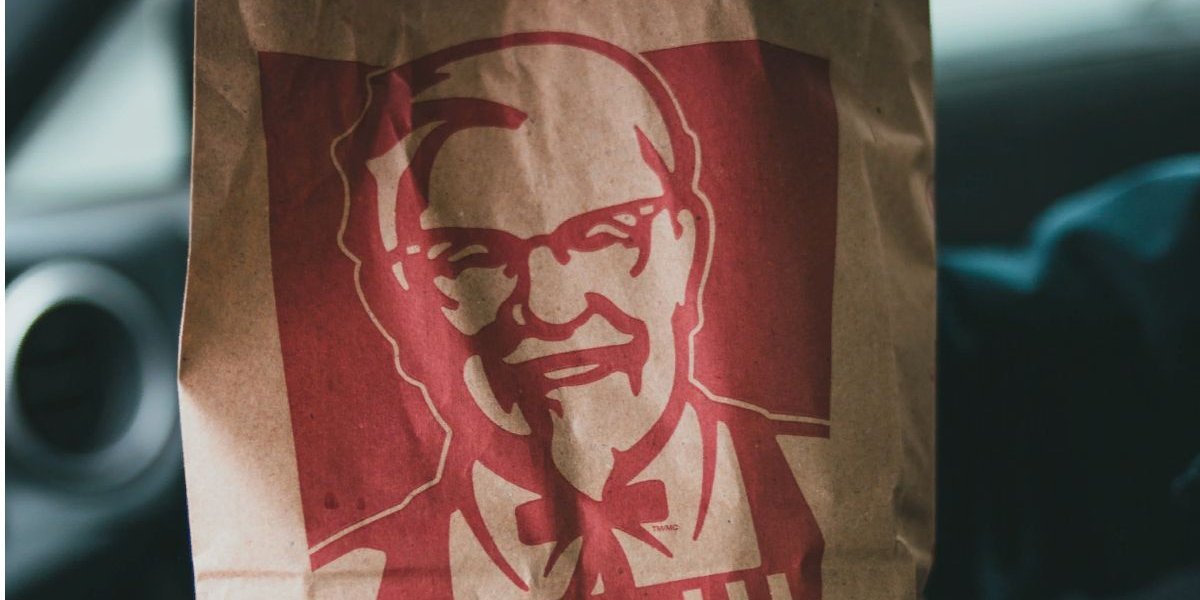Немецкий KFC показал рекламу с приглашением украинских беженок в постель