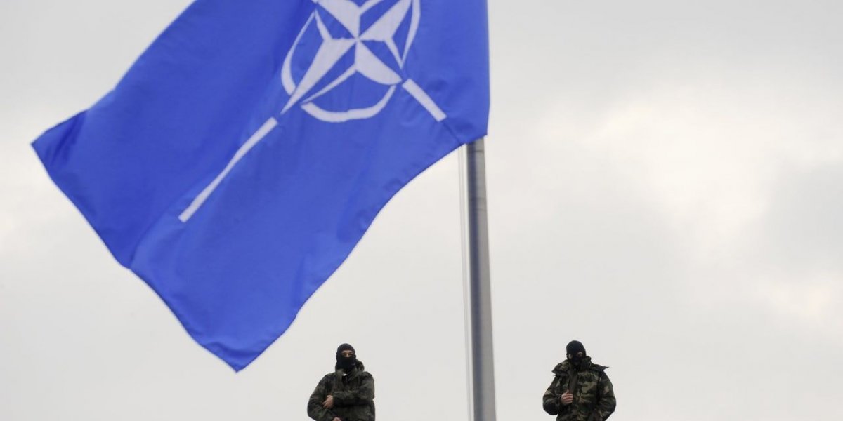 Киев планировал оборудовать базу НАТО на территории аэропорта в Северодонецке