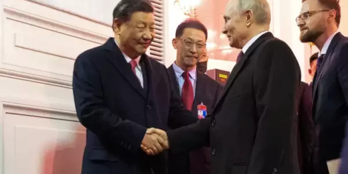 Россия спасает Китай от краха: Хазин объяснил, почему Си Цзиньпин приехал за помощью в Москву