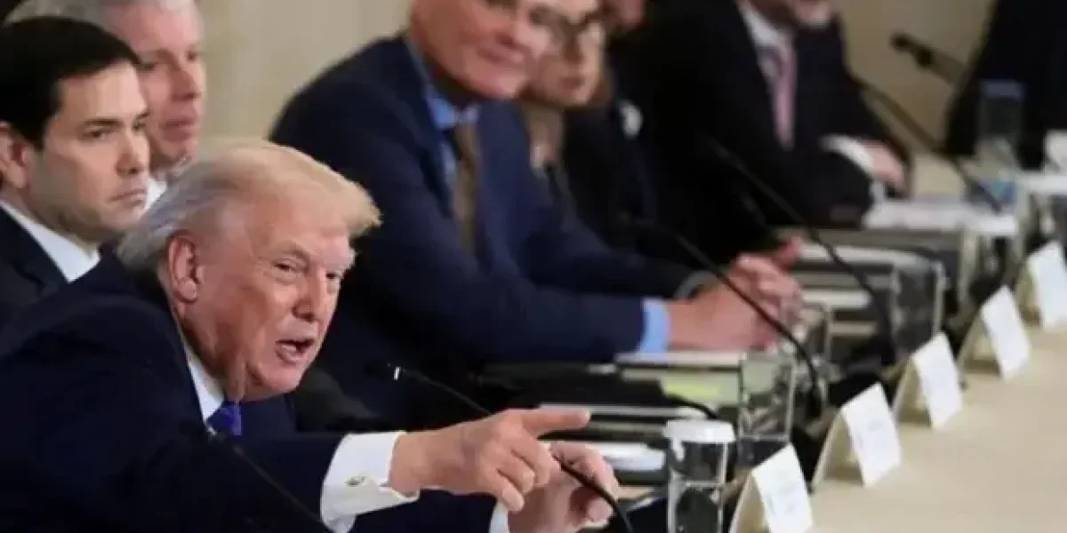 Трамп &laquo;сошёл с ума&raquo; во время совещания. А нефтяники США вообще сказали ему, что венесуэльская нефть им не нужна